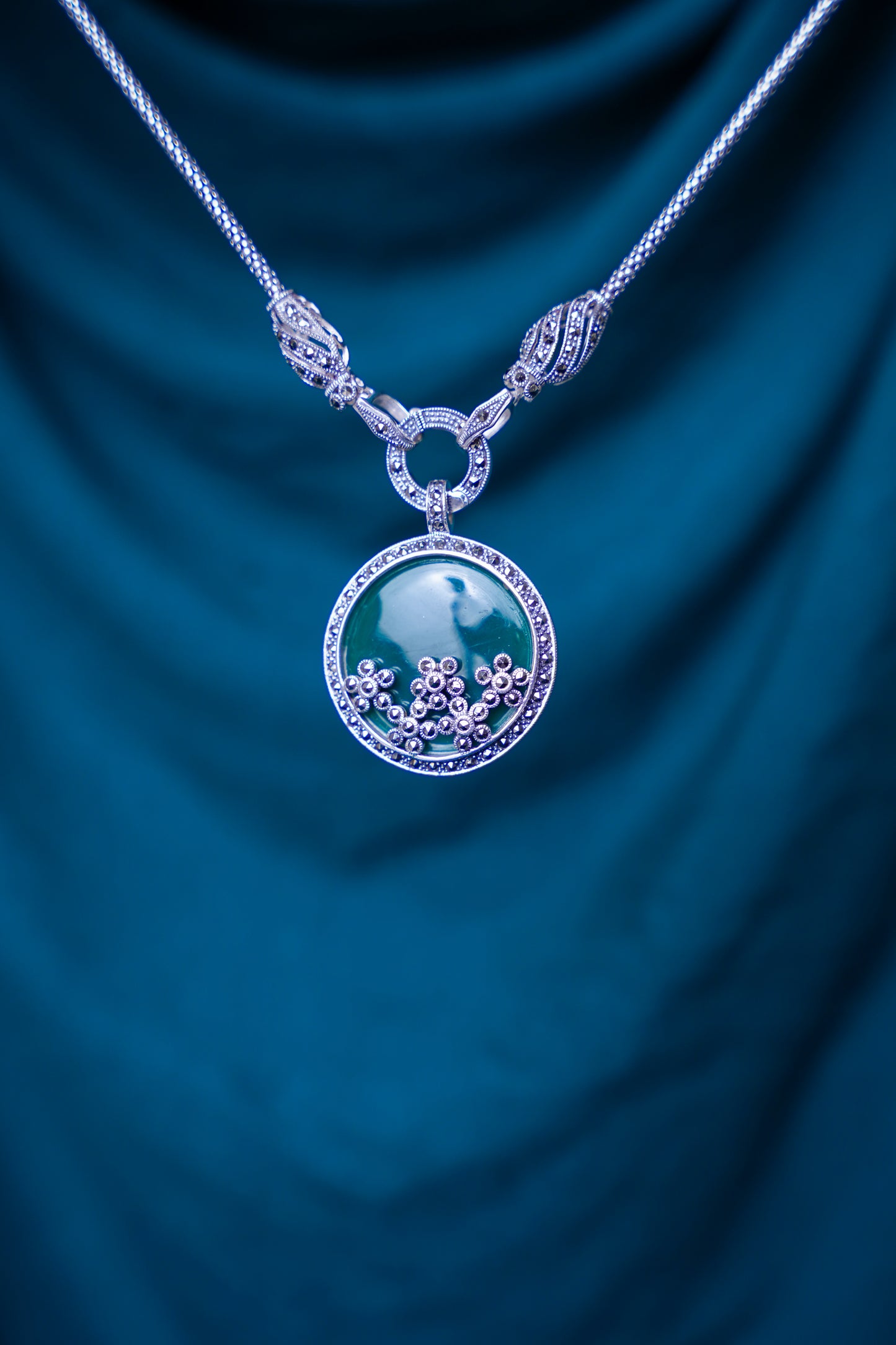 Retro Flower Round Onyx Marca Sterling Silver Pendant