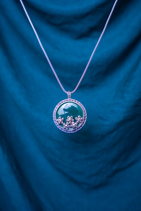 Retro Flower Round Onyx Marca Sterling Silver Pendant